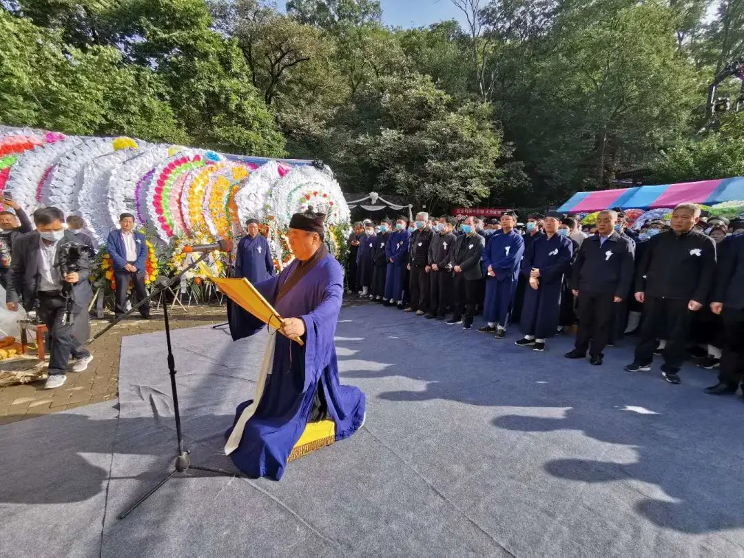 了中国道教协会发来的唁电,省道教副会长任兴之道长介绍了大师生平